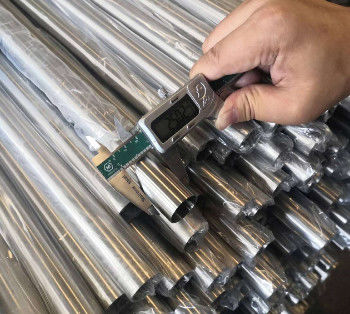 Las tuberías de acero SS304 y los tubos inoxidables pulidos programan 10 decorativos