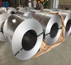 La inmersión caliente Sgcc galvanizó las bobinas de acero Z275 para la hoja acanalada del hierro de la techumbre del metal